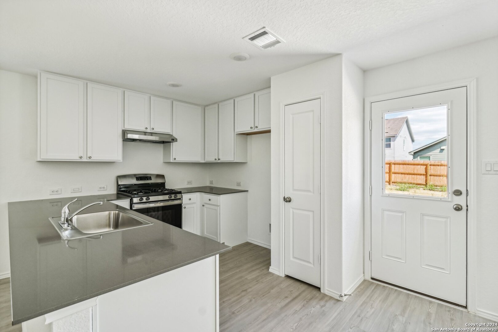 9227 St Jerome Seguin, TX 78155 - Photo 9 of 39