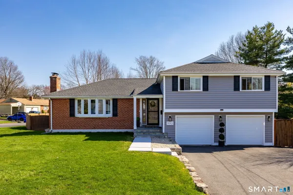 $499,900 | 993 Cloverdale Circle, Wethersfield, CT 06109