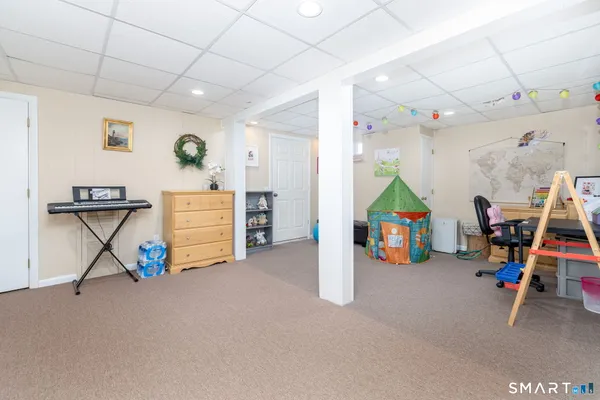 $499,900 | 993 Cloverdale Circle, Wethersfield, CT 06109