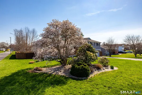 $499,900 | 993 Cloverdale Circle, Wethersfield, CT 06109