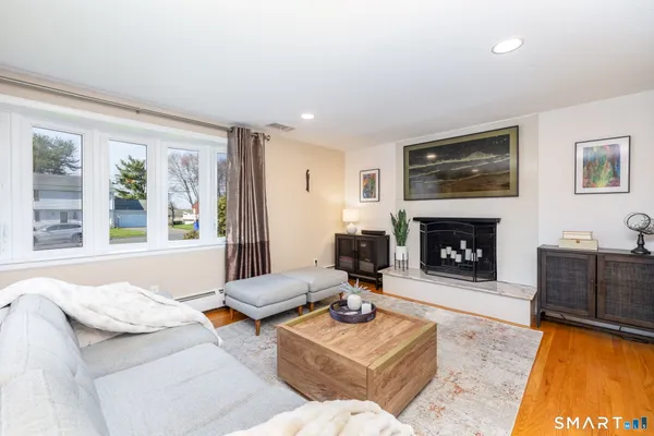 $499,900 | 993 Cloverdale Circle, Wethersfield, CT 06109