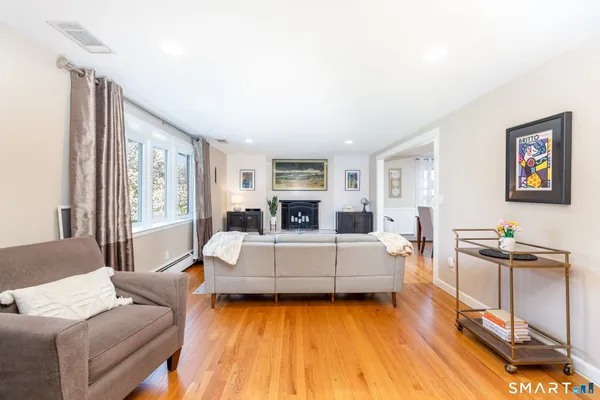 $499,900 | 993 Cloverdale Circle, Wethersfield, CT 06109