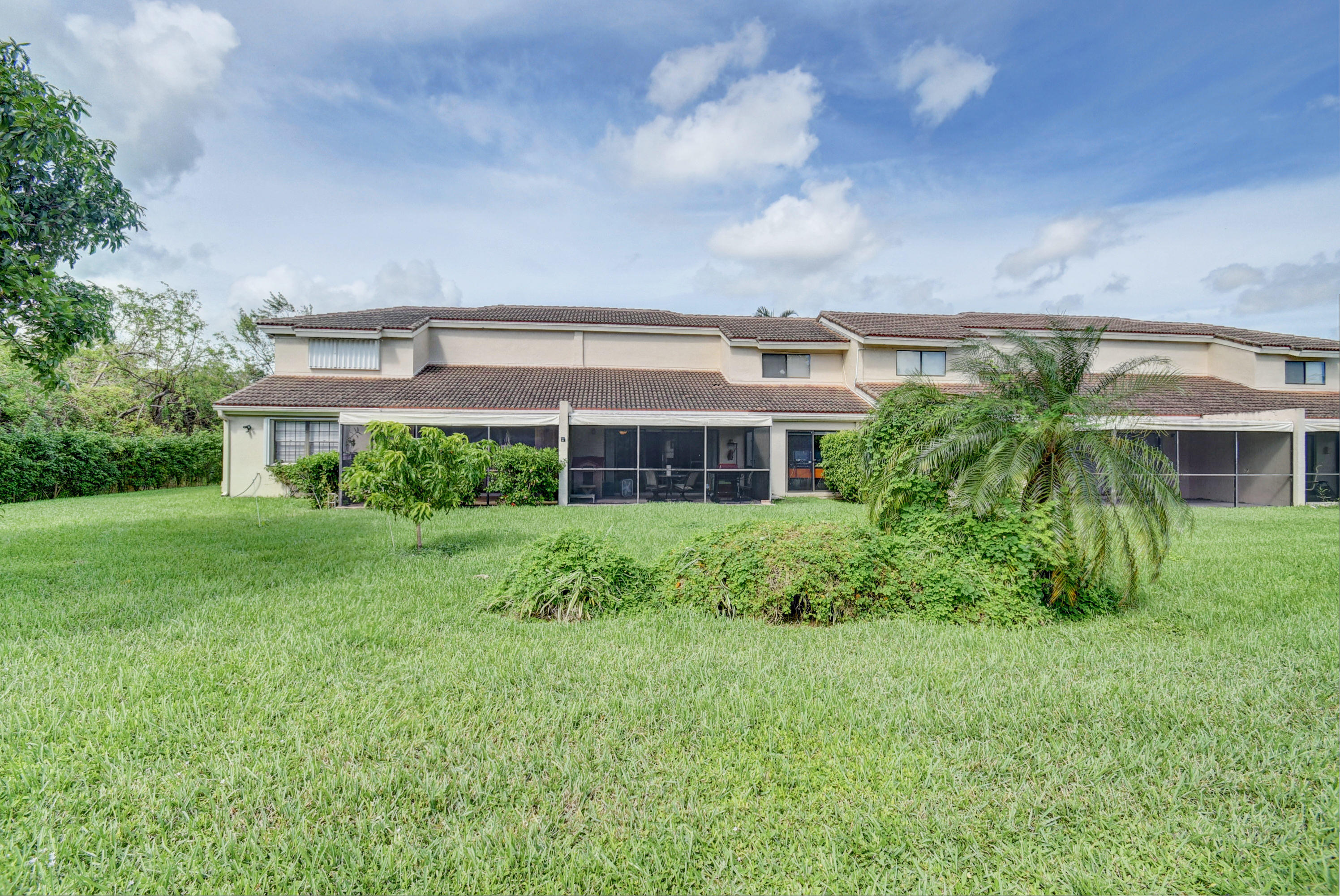8650 Eagle Run Drive, Unit 2 Boca Raton, FL 33434 - Photo 25 of 32 Large common area back yard!