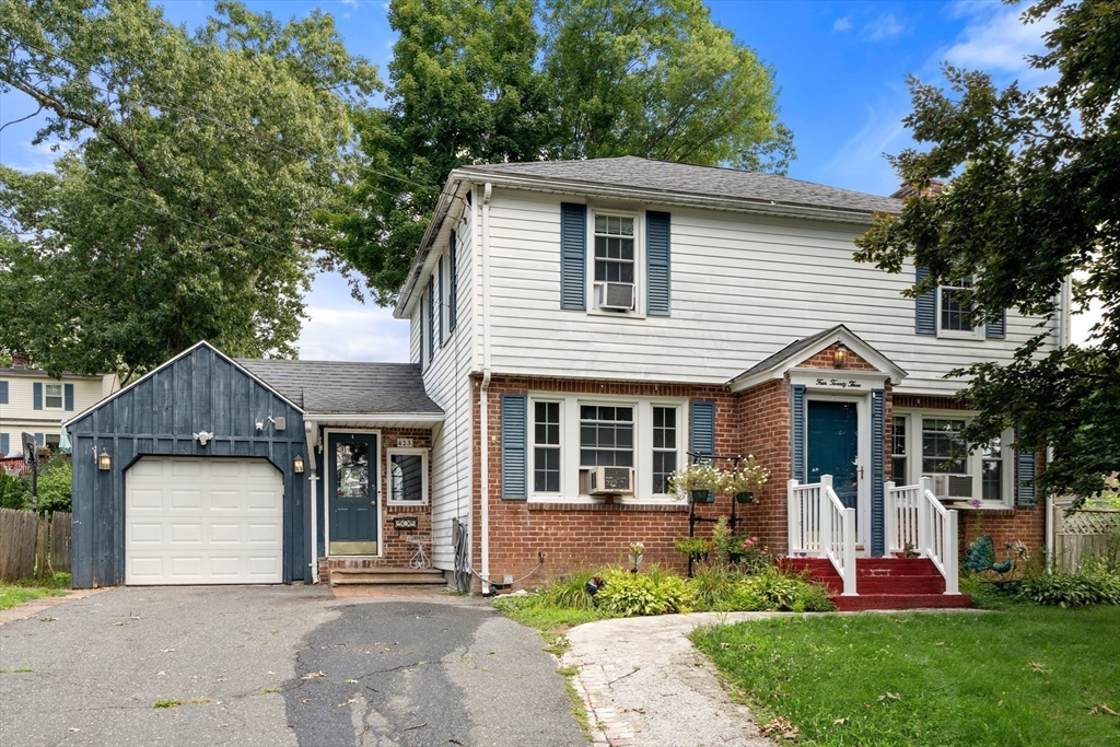 423 Tiffany Street Springfield, MA 01108 - Photo 3 of 37 Gallery Image 3