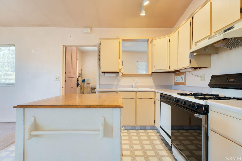 1664 Rome Way Apple Valley, UT 84737 - Photo 15 of 45 Kitchen View 4