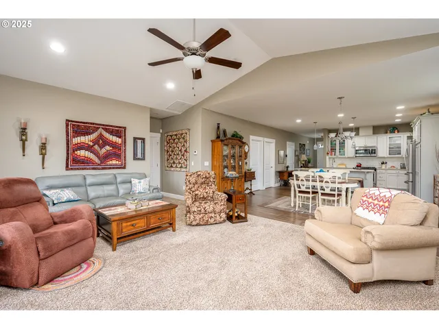 $594,000 | 3291 Southwest Van Buren Way, Gresham, OR 97080