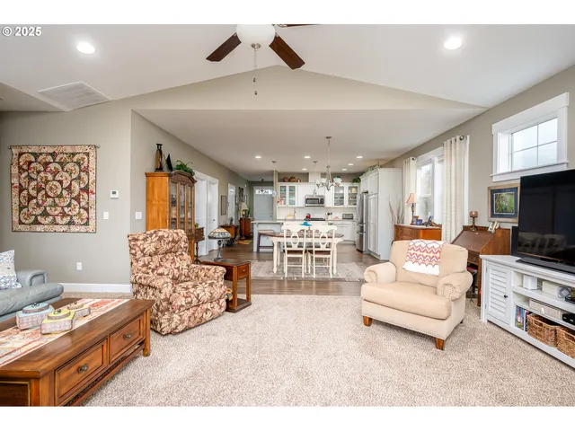 $594,000 | 3291 Southwest Van Buren Way, Gresham, OR 97080