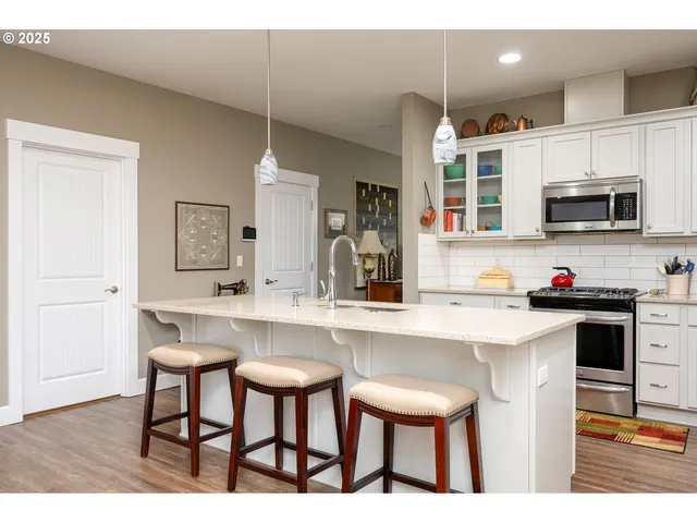 $594,000 | 3291 Southwest Van Buren Way, Gresham, OR 97080