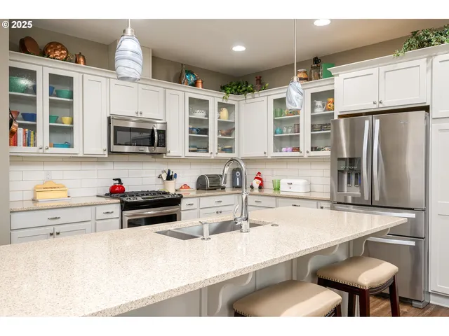 $594,000 | 3291 Southwest Van Buren Way, Gresham, OR 97080