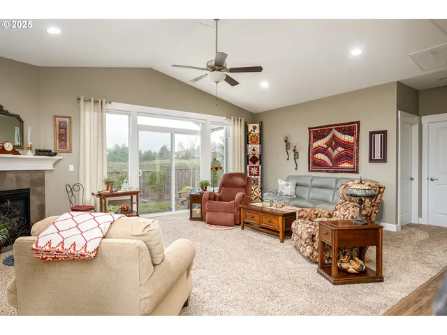 $594,000 | 3291 Southwest Van Buren Way, Gresham, OR 97080