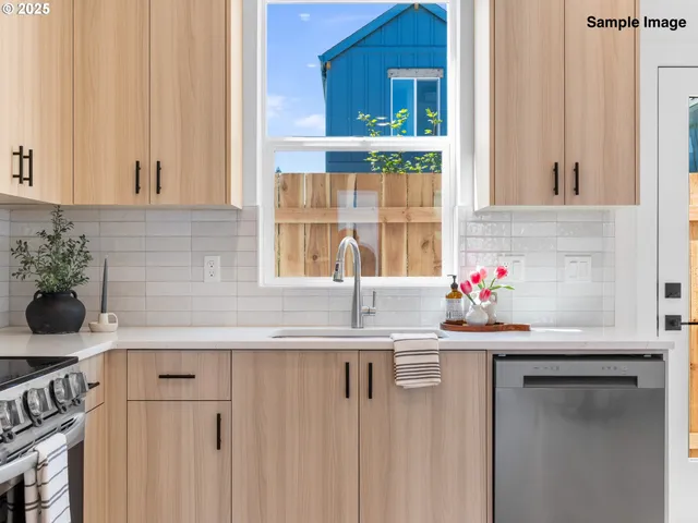 $339,900 | 4350 Northeast Going Street, Portland, OR 97218