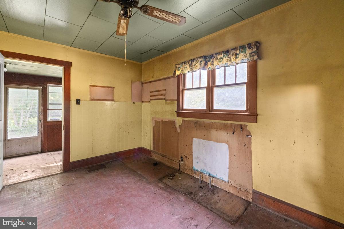 7189 Middle Road Middletown, VA 22645 - Photo 6 of 30 an empty room with windows