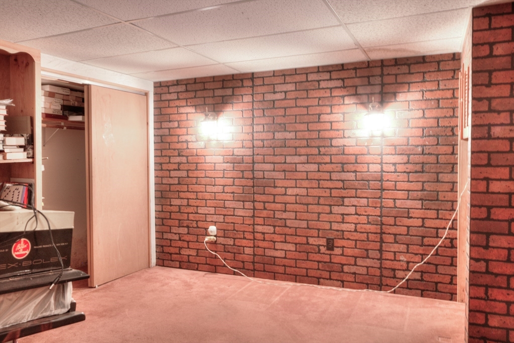 236 Fox Hill Road Burlington, MA 01803 - Photo 31 of 42 Gallery Image 31