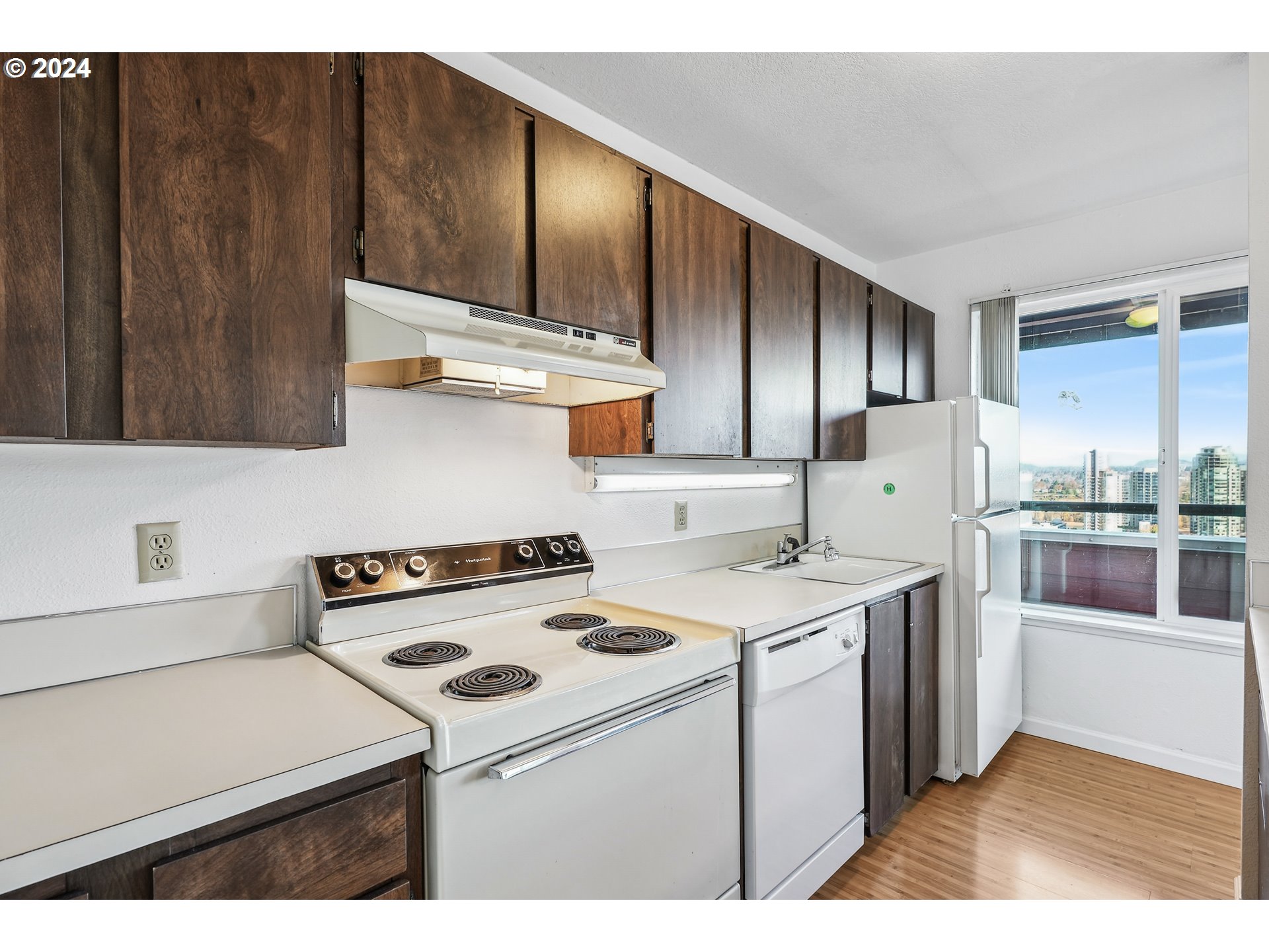 3701 Southwest Condor Avenue, Unit K2 Portland, OR 97239 - Photo 13 of 24 Gallery Image 13