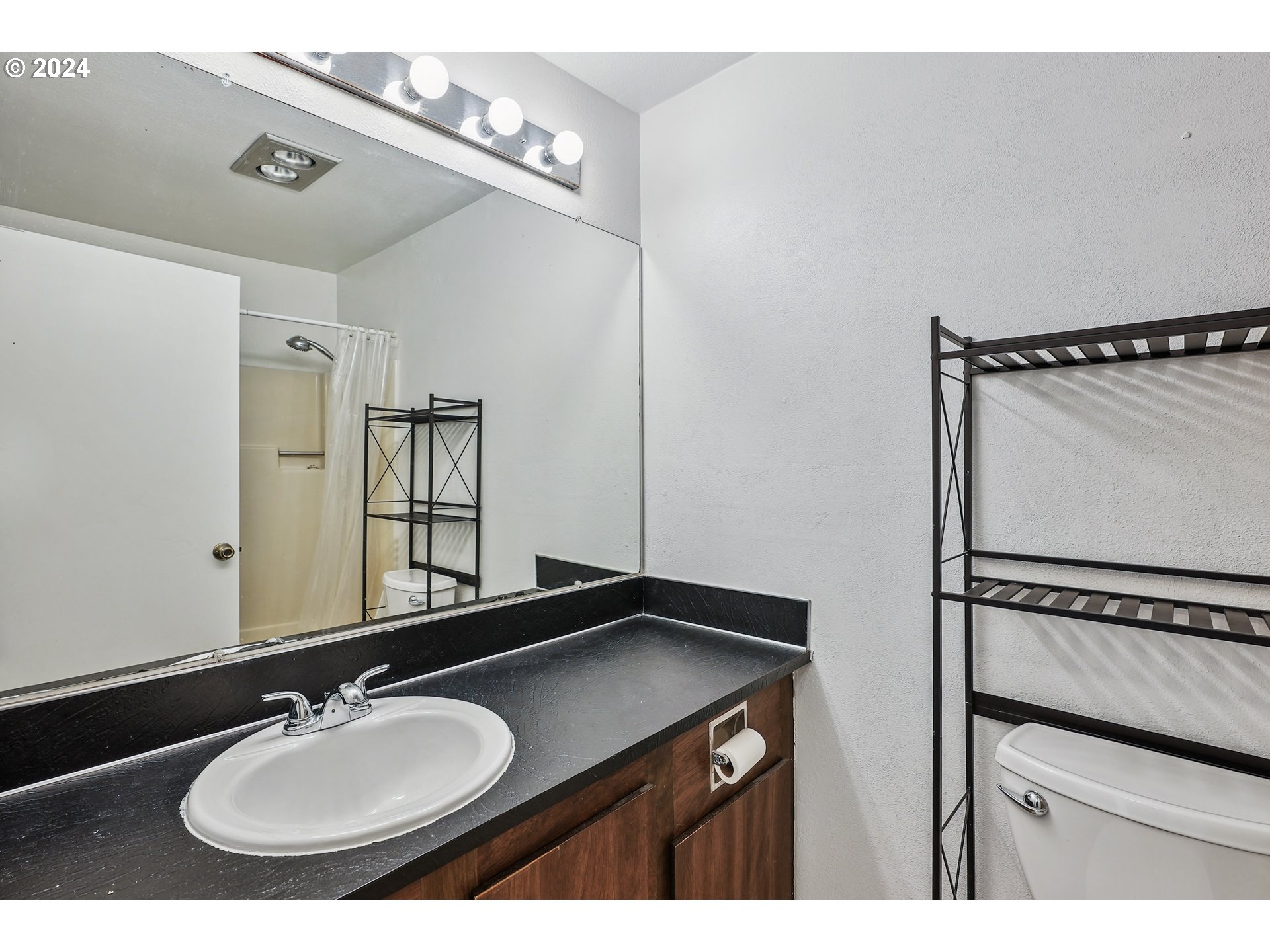 3701 Southwest Condor Avenue, Unit K2 Portland, OR 97239 - Photo 17 of 24 Gallery Image 17