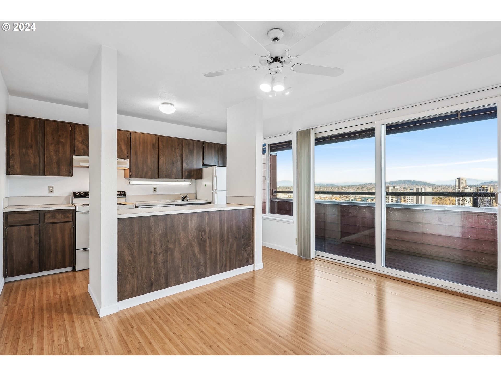 3701 Southwest Condor Avenue, Unit K2 Portland, OR 97239 - Photo 6 of 24 Gallery Image 6