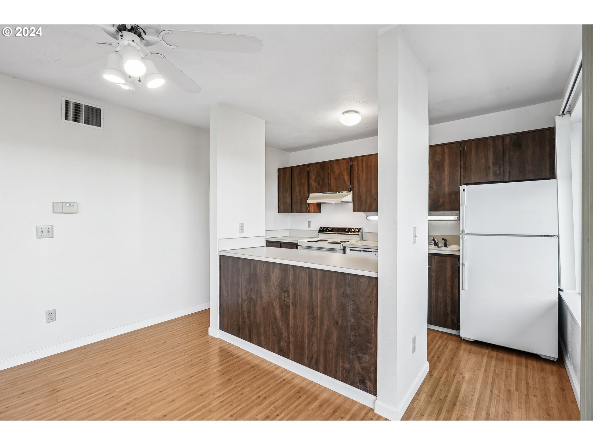 3701 Southwest Condor Avenue, Unit K2 Portland, OR 97239 - Photo 7 of 24 Gallery Image 7