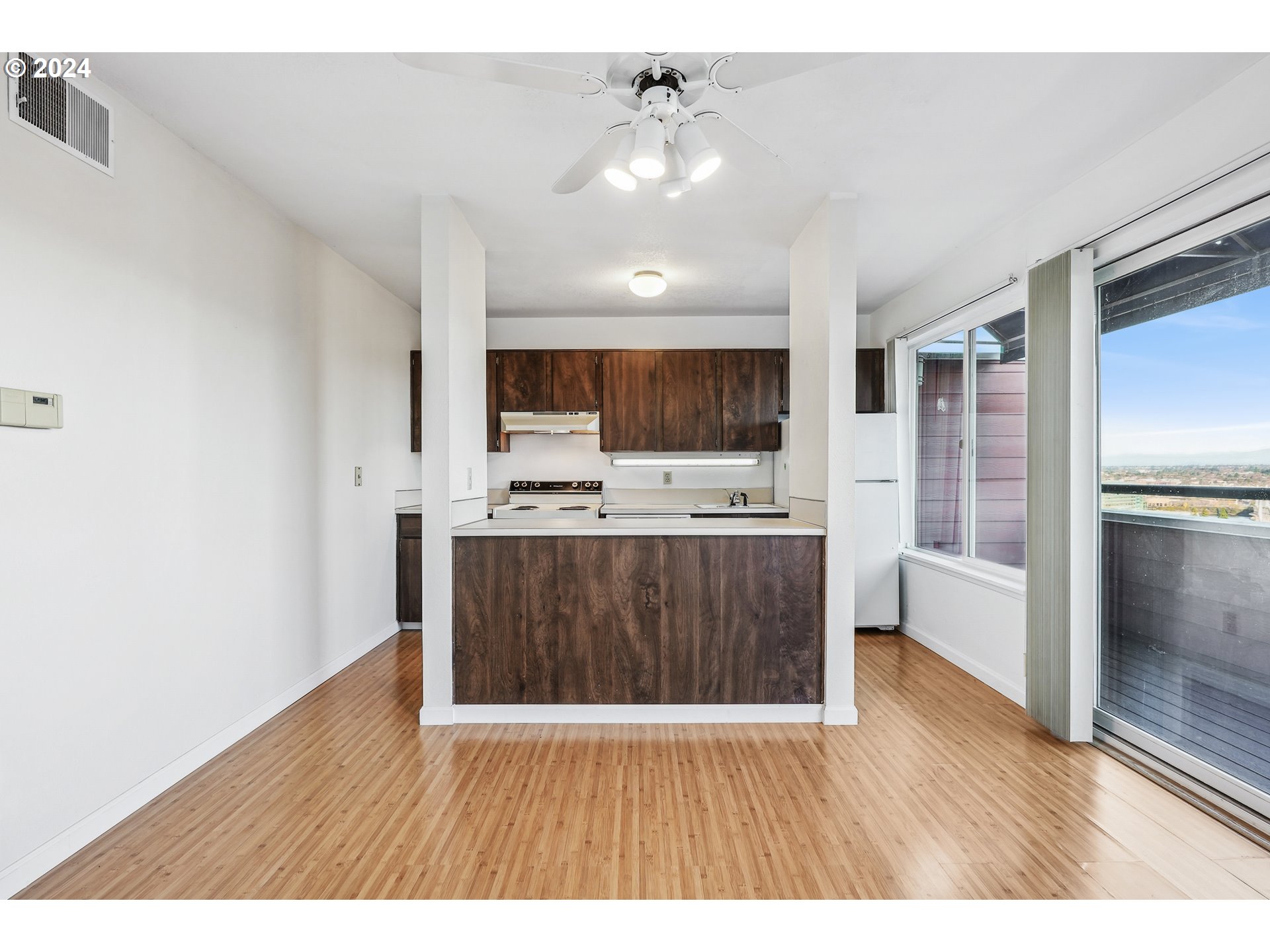 3701 Southwest Condor Avenue, Unit K2 Portland, OR 97239 - Photo 9 of 24 Gallery Image 9