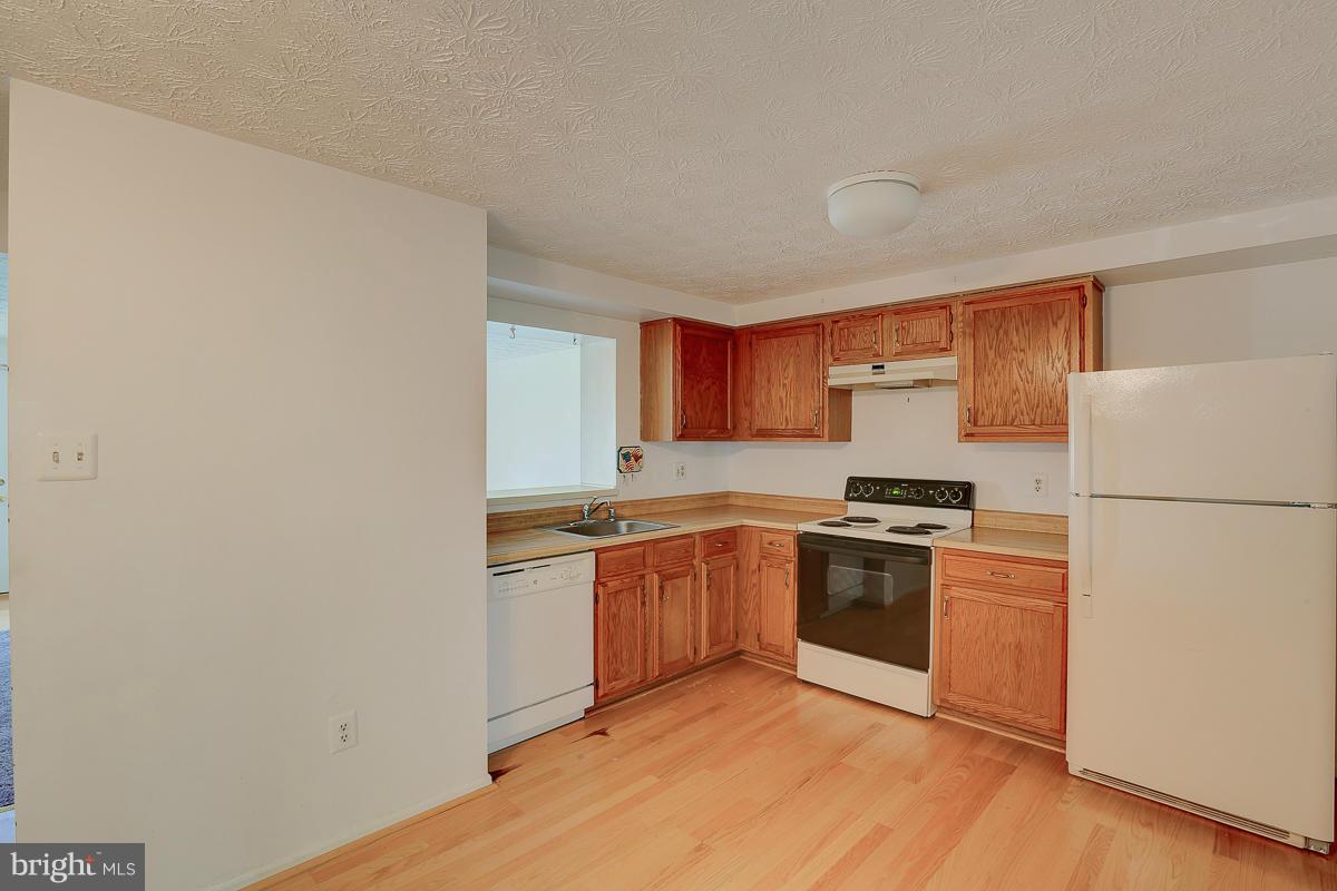 10 Rader Court Baltimore, MD 21234 - Photo 7 of 26 Kitchen