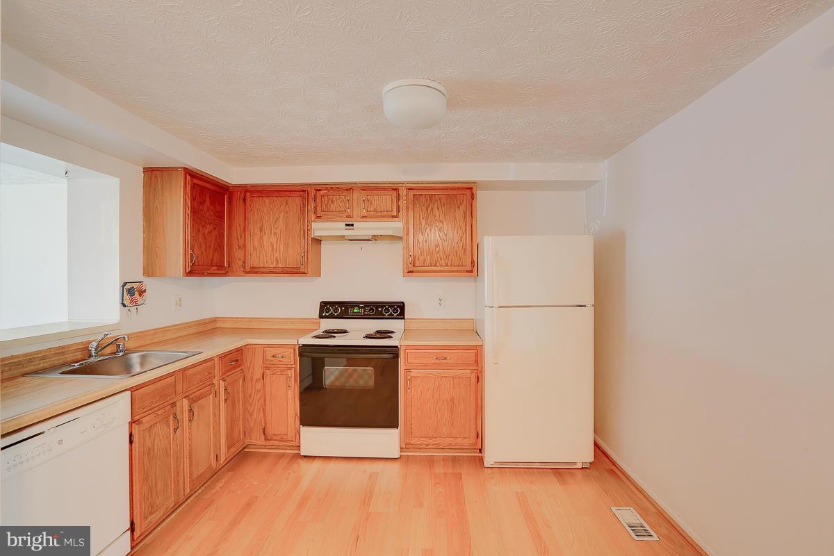 10 Rader Court Baltimore, MD 21234 - Photo 8 of 26 Kitchen