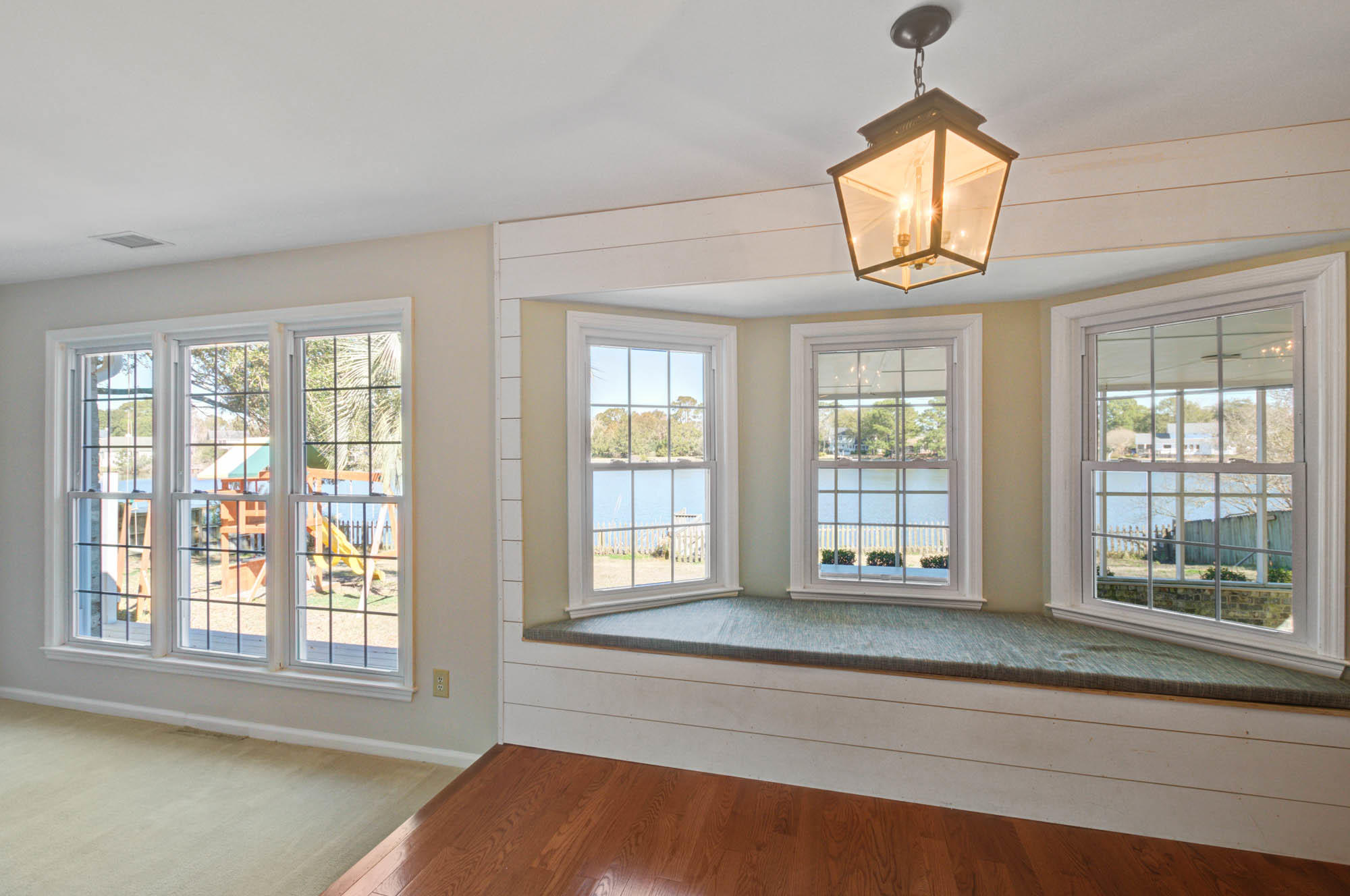 52 Rivers Point Row Charleston, SC 29412 - Photo 13 of 40 Dining area with built in bench seating