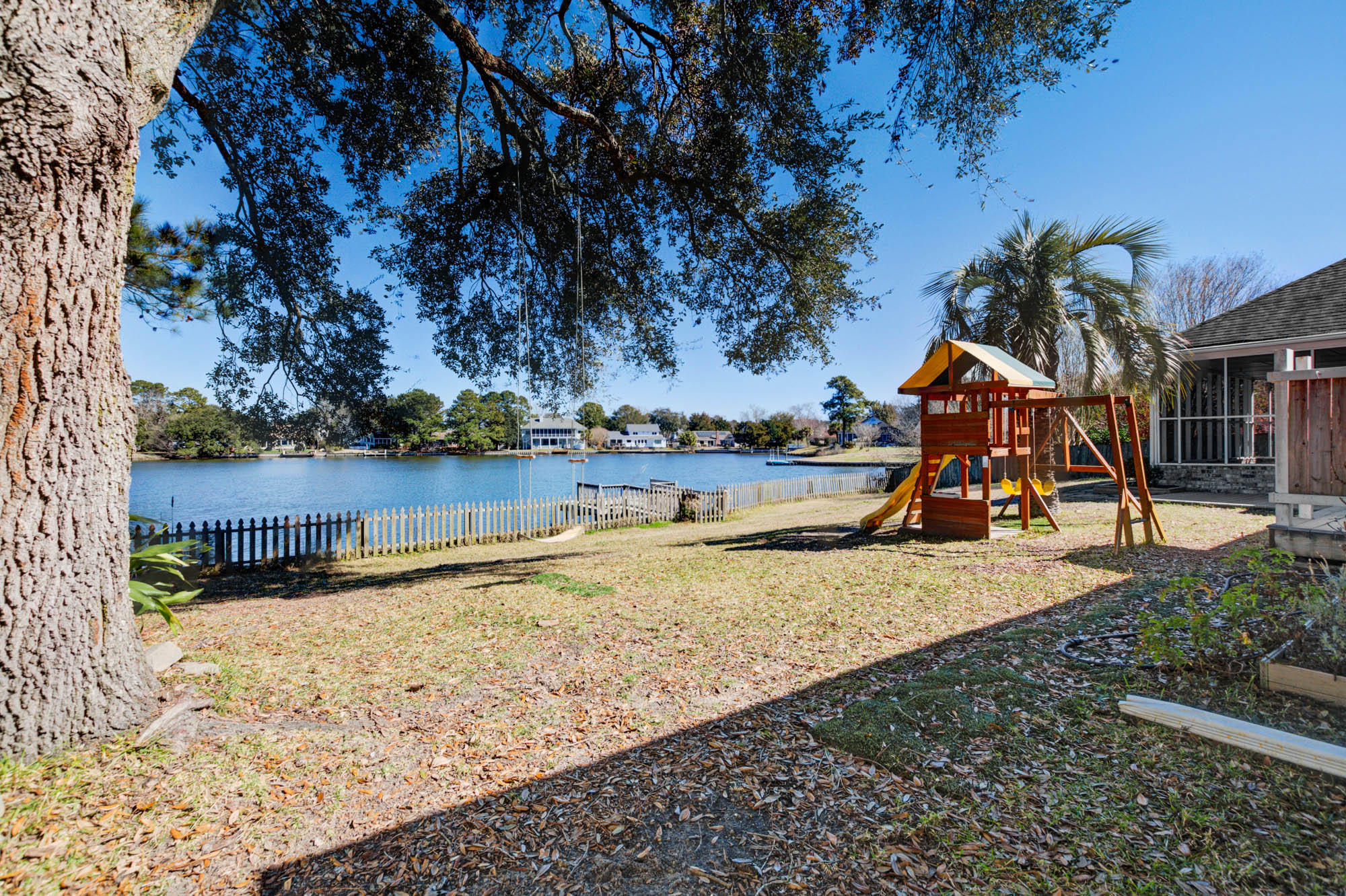 52 Rivers Point Row Charleston, SC 29412 - Photo 4 of 40 Amazing backyard