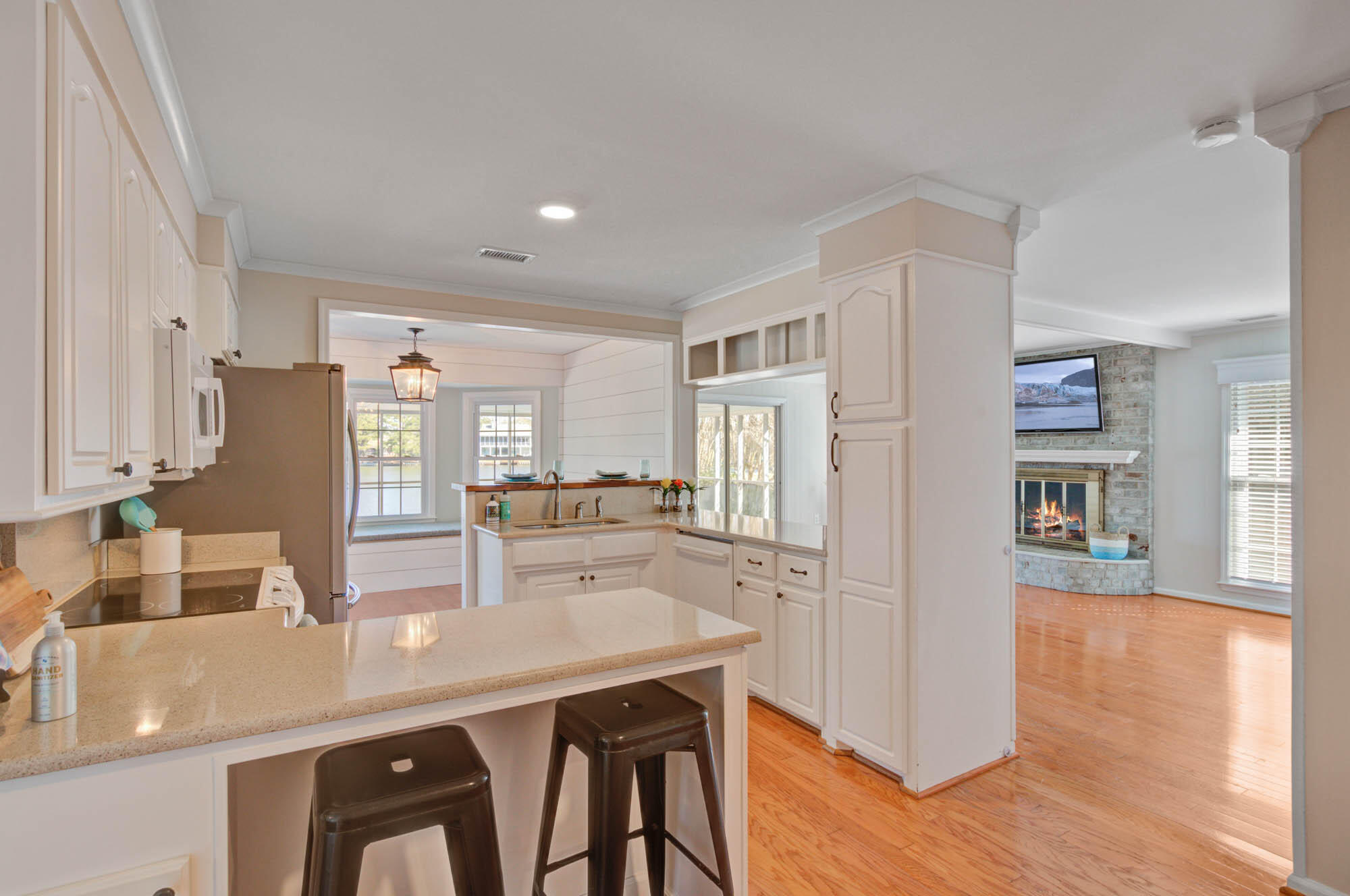 52 Rivers Point Row Charleston, SC 29412 - Photo 5 of 40 Recently updated kitchen