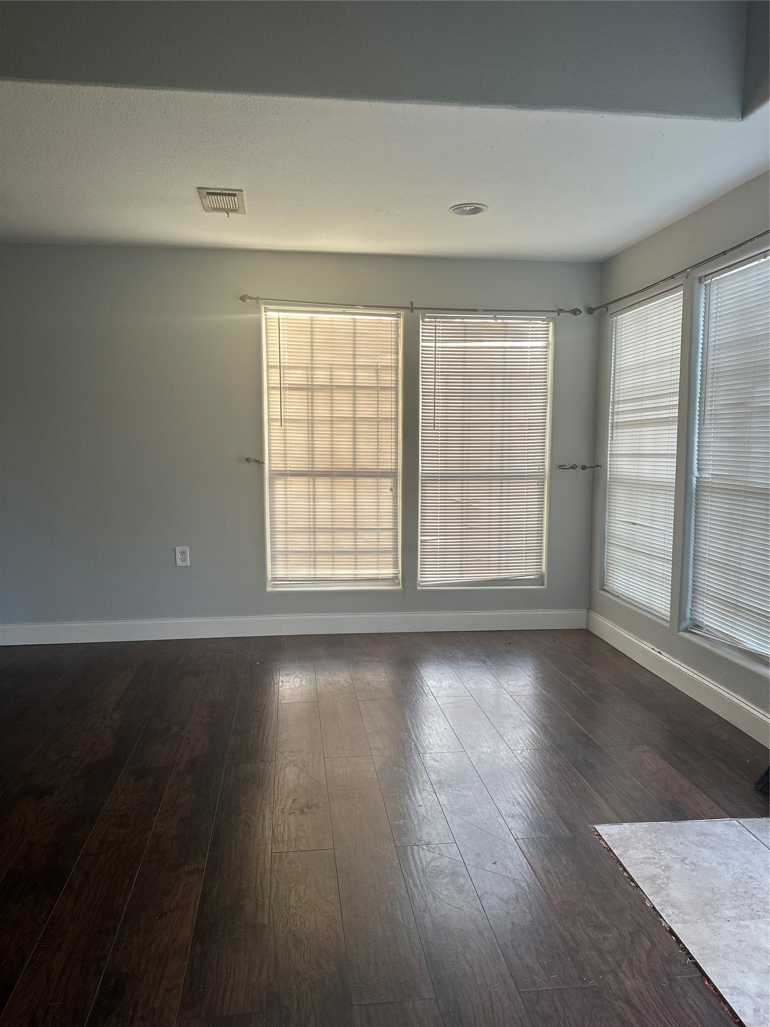 650 Our Road Shepherd, TX 77371 - Photo 5 of 19 Livings room