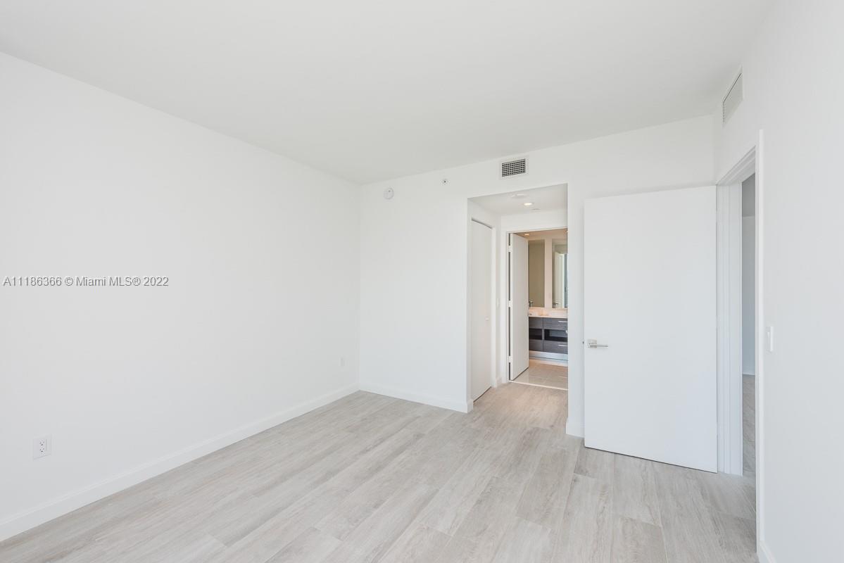 45 Southwest 9th Street, Unit 3704 Miami, FL 33130 - Photo 13 of 61 Gallery Image 13
