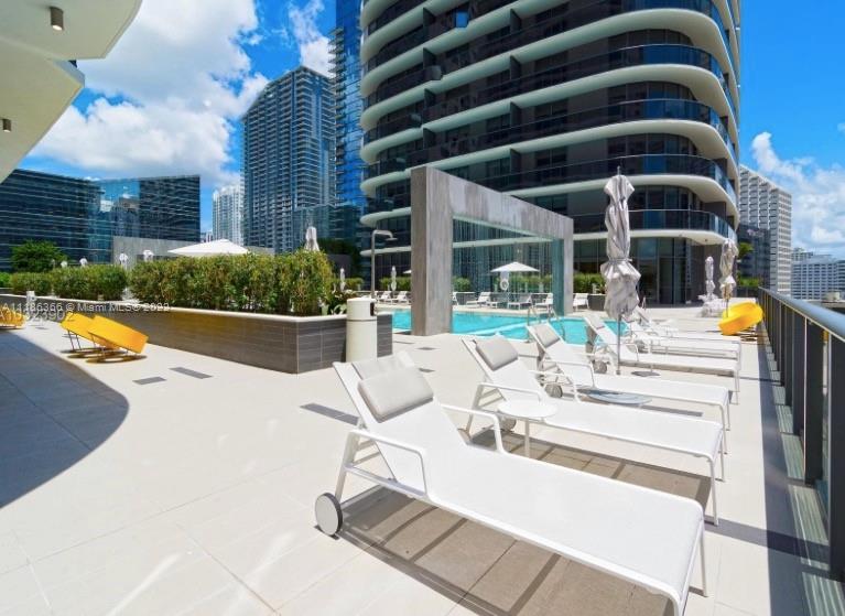 45 Southwest 9th Street, Unit 3704 Miami, FL 33130 - Photo 59 of 61 Gallery Image 59