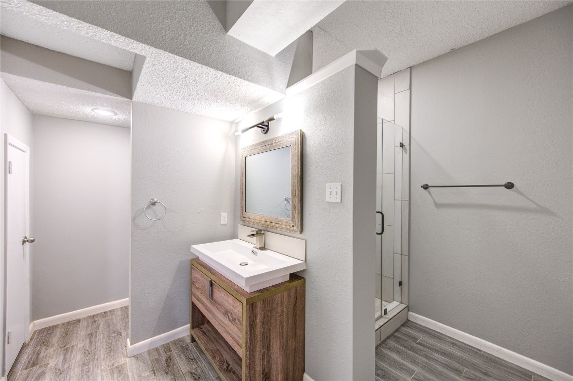 530 Enchanted Lane Spring, TX 77388 - Photo 11 of 26 Downstairs en-suite bathroom
