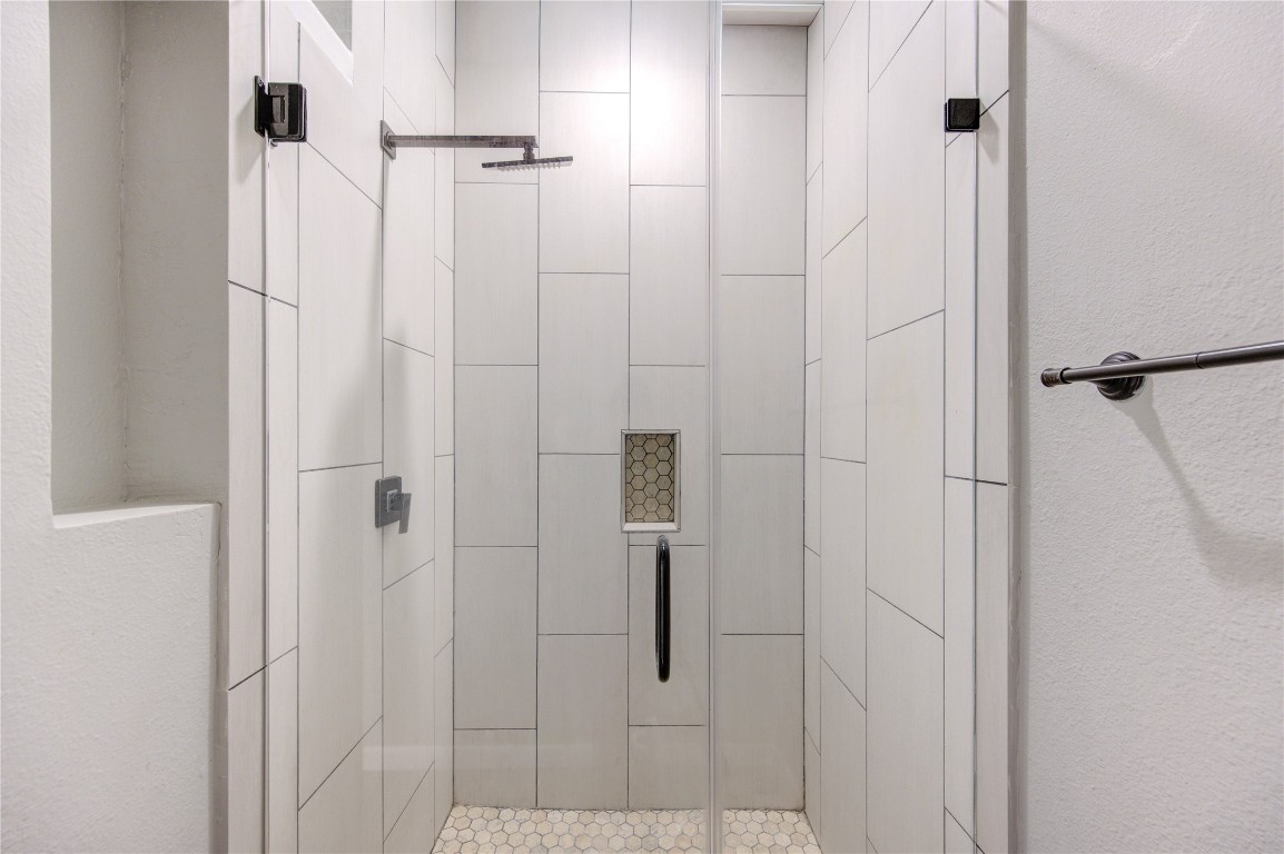 530 Enchanted Lane Spring, TX 77388 - Photo 12 of 26 Downstairs en-suite shower