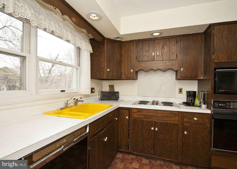Eat-In Kitchen