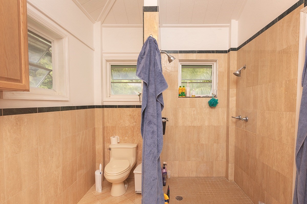 5851 Lokelani Road Kapaa, HI 96746 - Photo 12 of 21 a bathroom with a toilet and a shower curtain