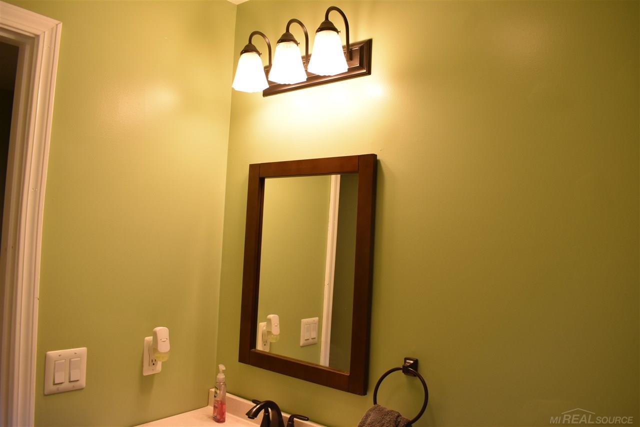 3924 Gregory Road Lake Orion, MI 48359 - Photo 9 of 45