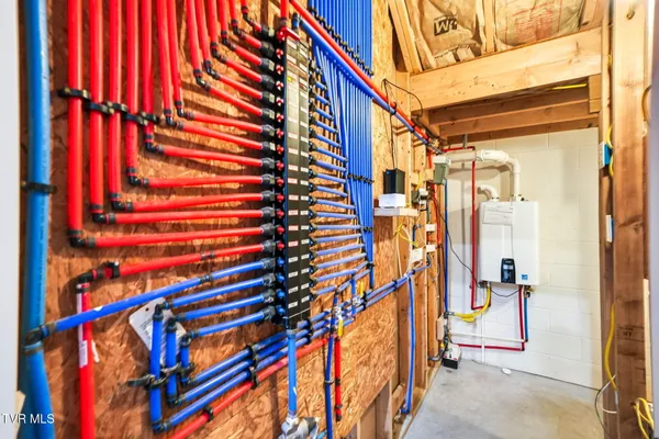 $895,000 | 442 Grovemont Place, Piney Flats, TN 37686