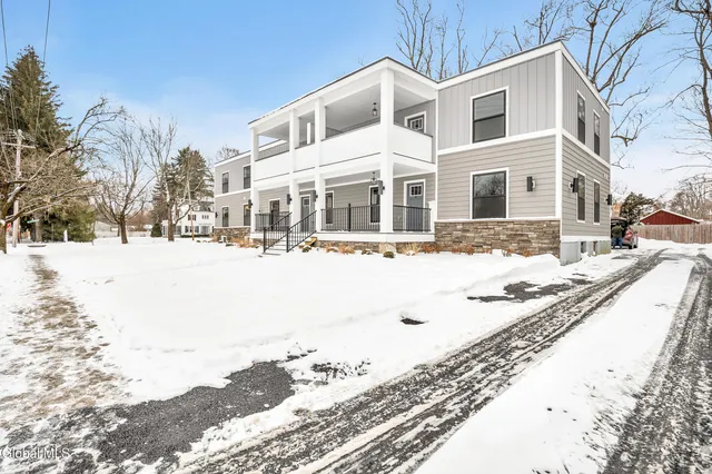 $2,550 | 103 East High Street, Unit 1, Ballston Spa, NY 12020