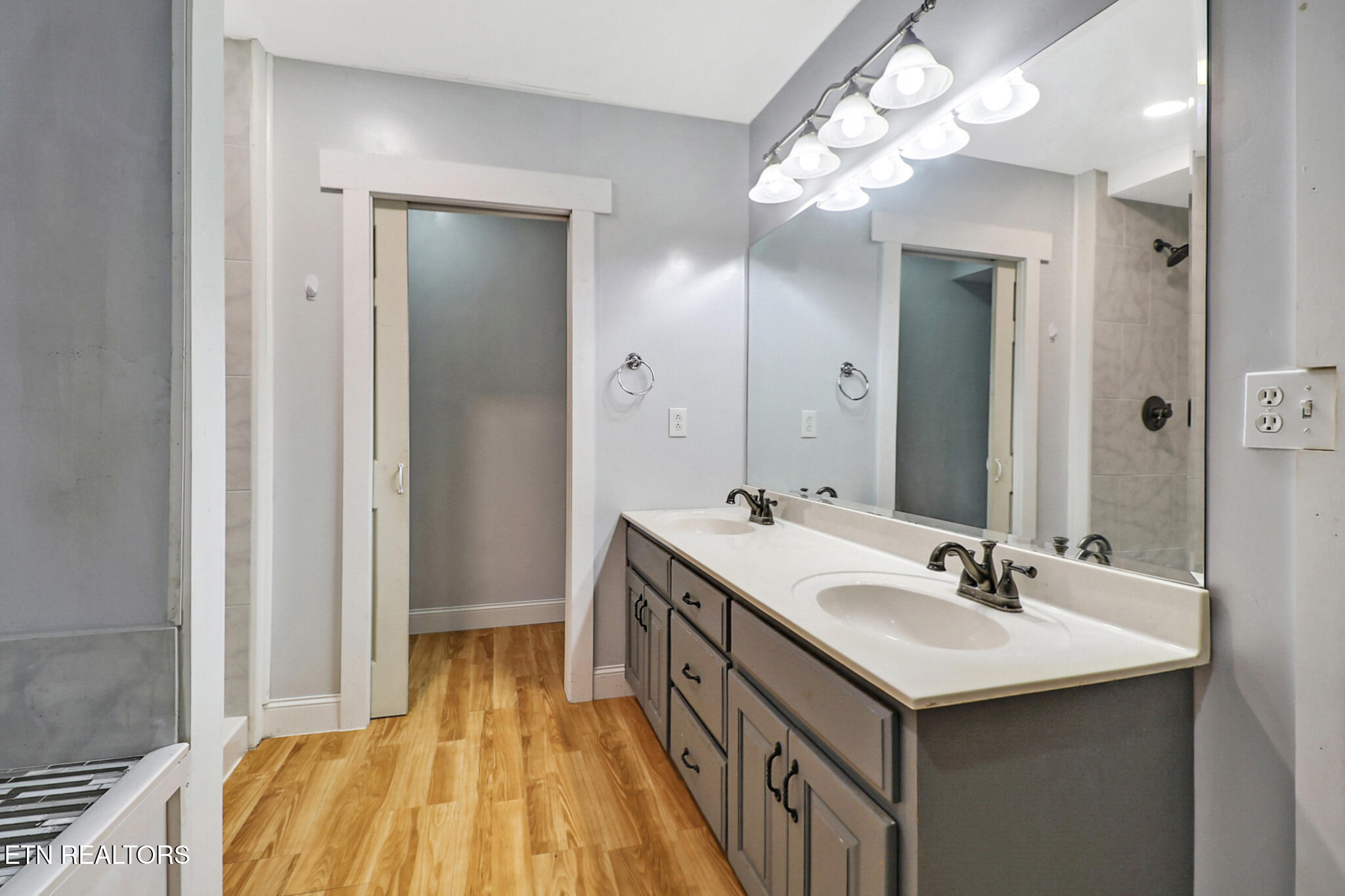 26 Lindale Lane Oak Ridge, TN 37830 - Photo 12 of 21 n44a2518-n44a2522