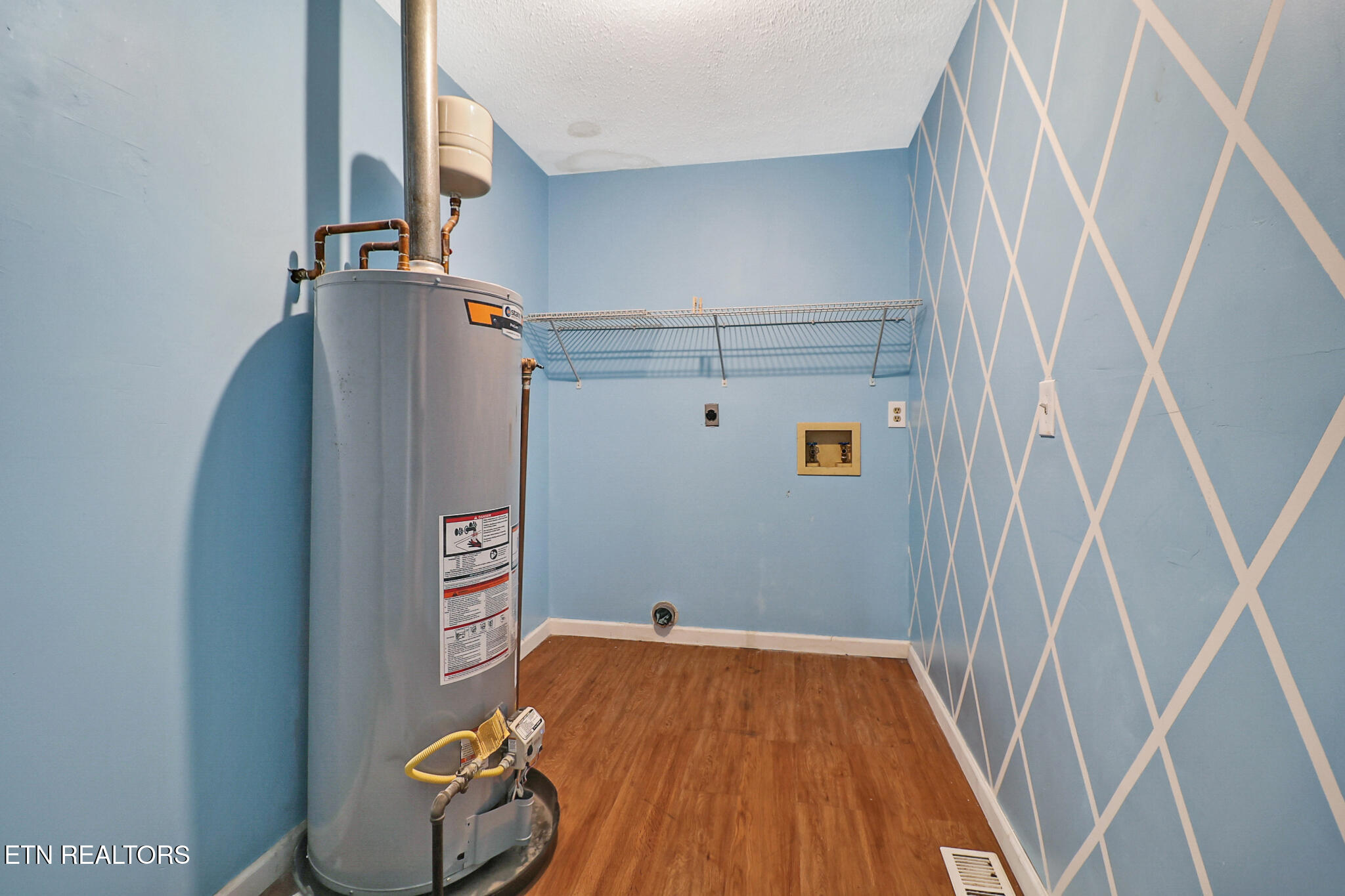 26 Lindale Lane Oak Ridge, TN 37830 - Photo 14 of 21 n44a2538-n44a2542