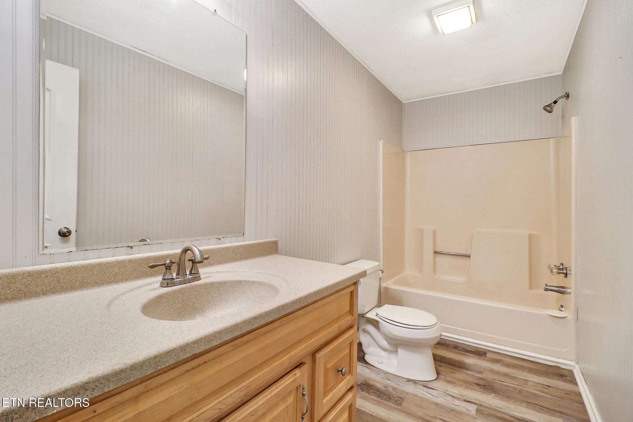 26 Lindale Lane Oak Ridge, TN 37830 - Photo 15 of 21 n44a2543-n44a2547