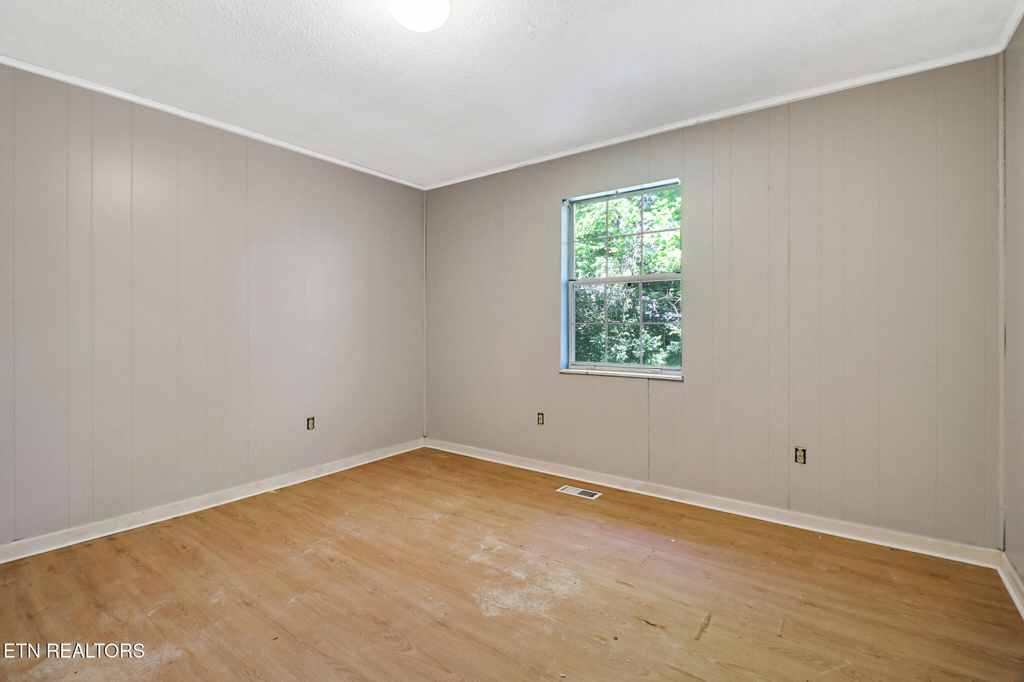 26 Lindale Lane Oak Ridge, TN 37830 - Photo 16 of 21 n44a2548-n44a2552