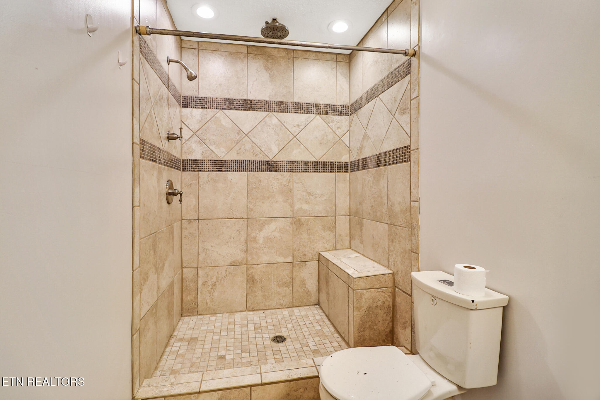 26 Lindale Lane Oak Ridge, TN 37830 - Photo 19 of 21 n44a2573-n44a2577