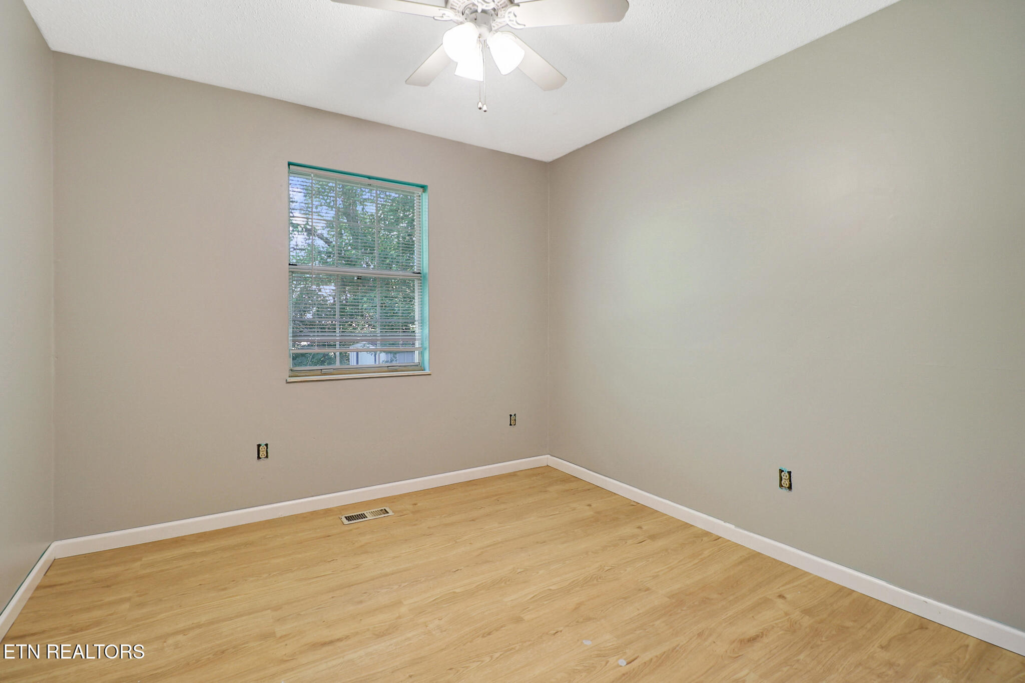 26 Lindale Lane Oak Ridge, TN 37830 - Photo 20 of 21 n44a2578-n44a2582