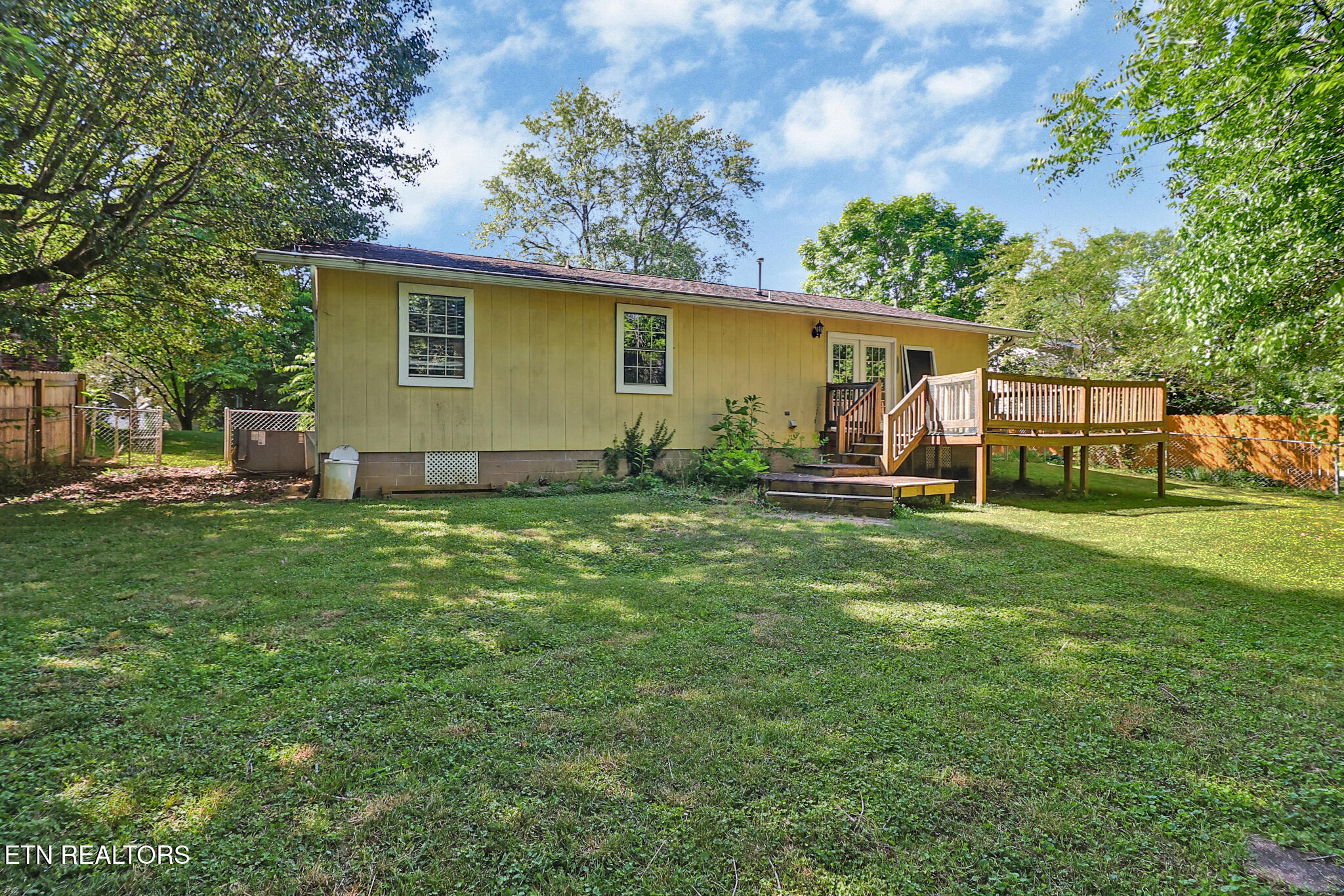 26 Lindale Lane Oak Ridge, TN 37830 - Photo 4 of 21 n44a2413-n44a2417