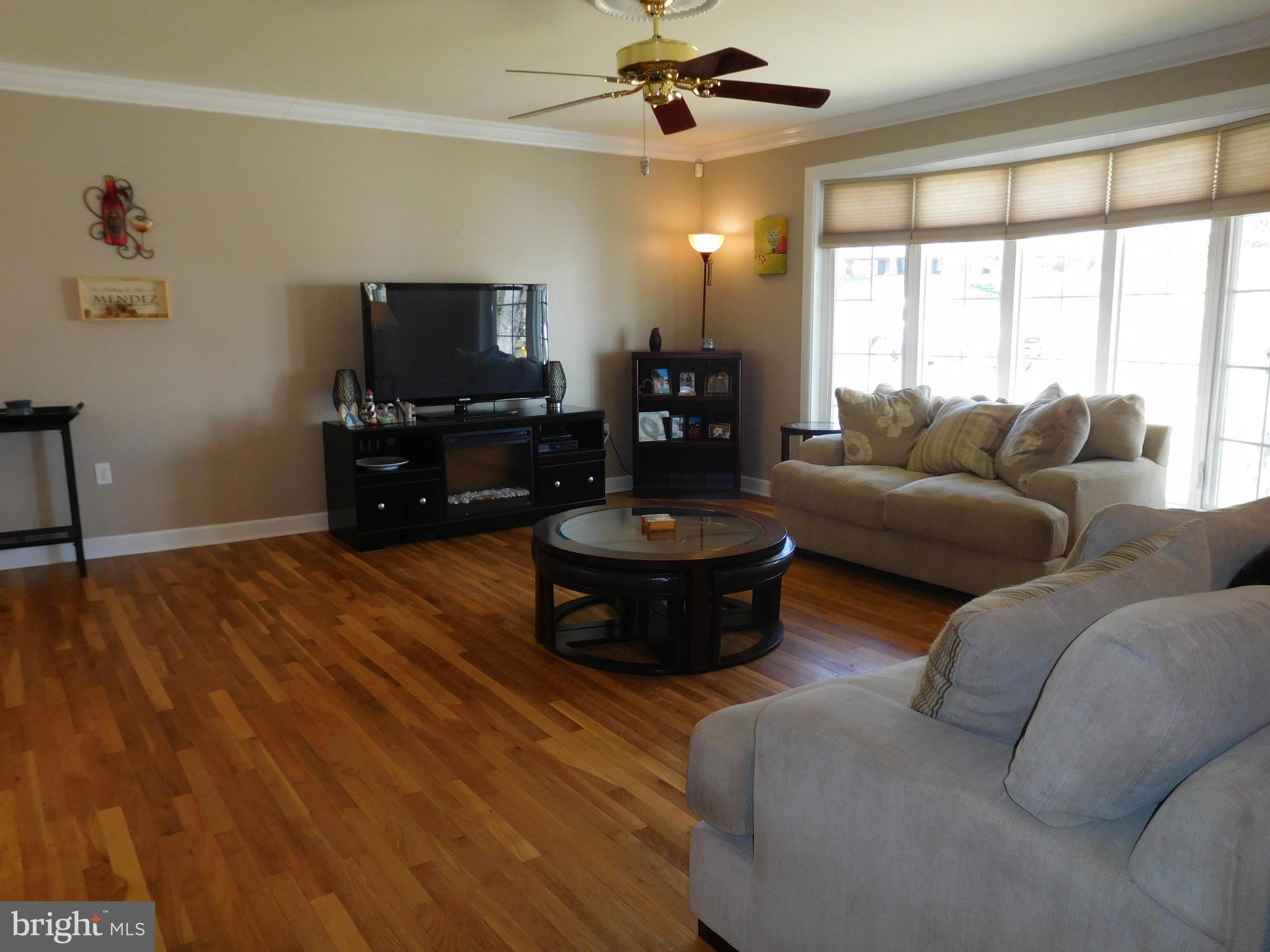 513 Maple Ridge Lane Odenton, MD 21113 - Photo 9 of 30 Living Room