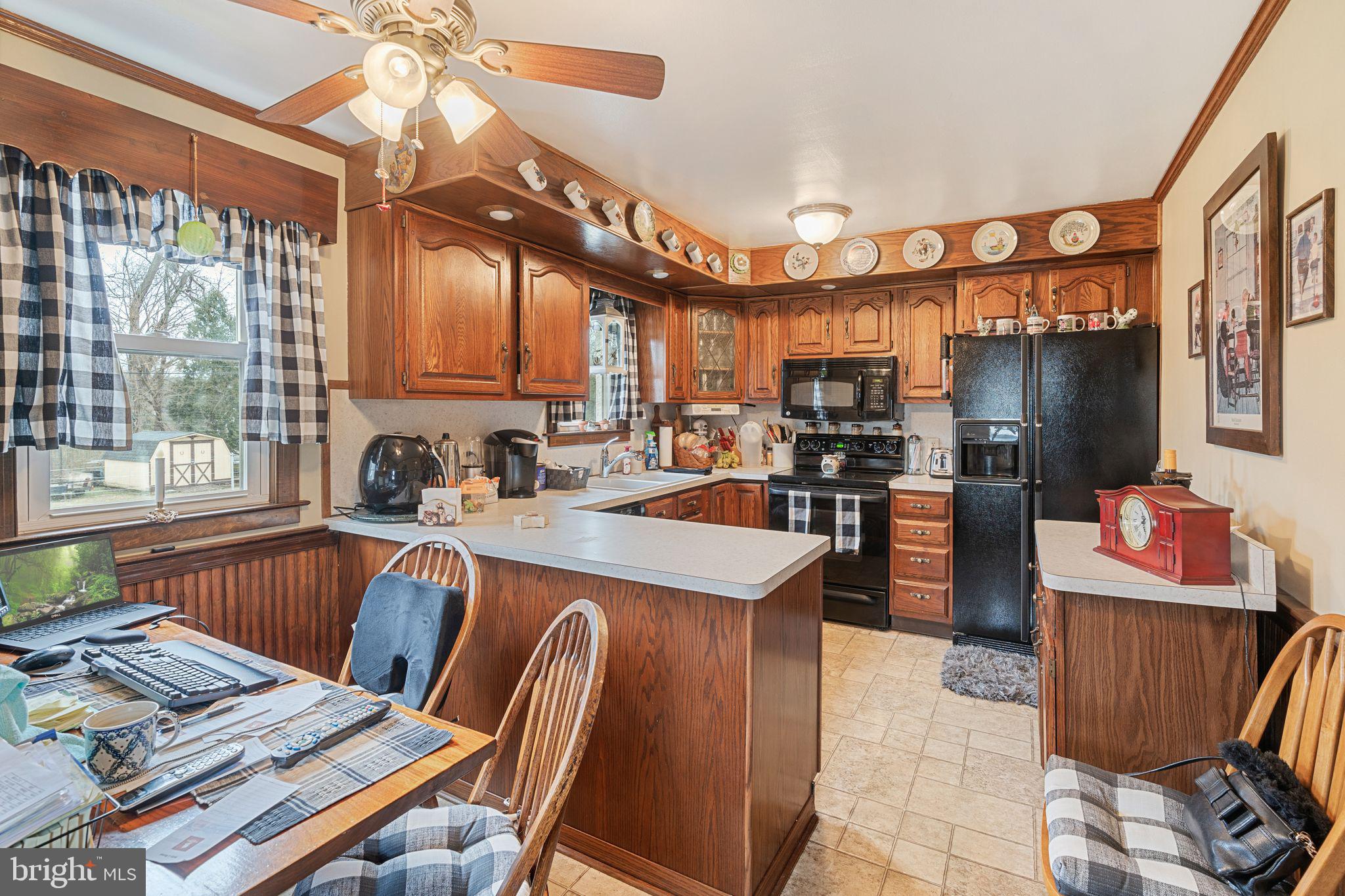 4 Benburb Road Phoenixville, PA 19460 - Photo 9 of 37 Kitchen/Eat in area