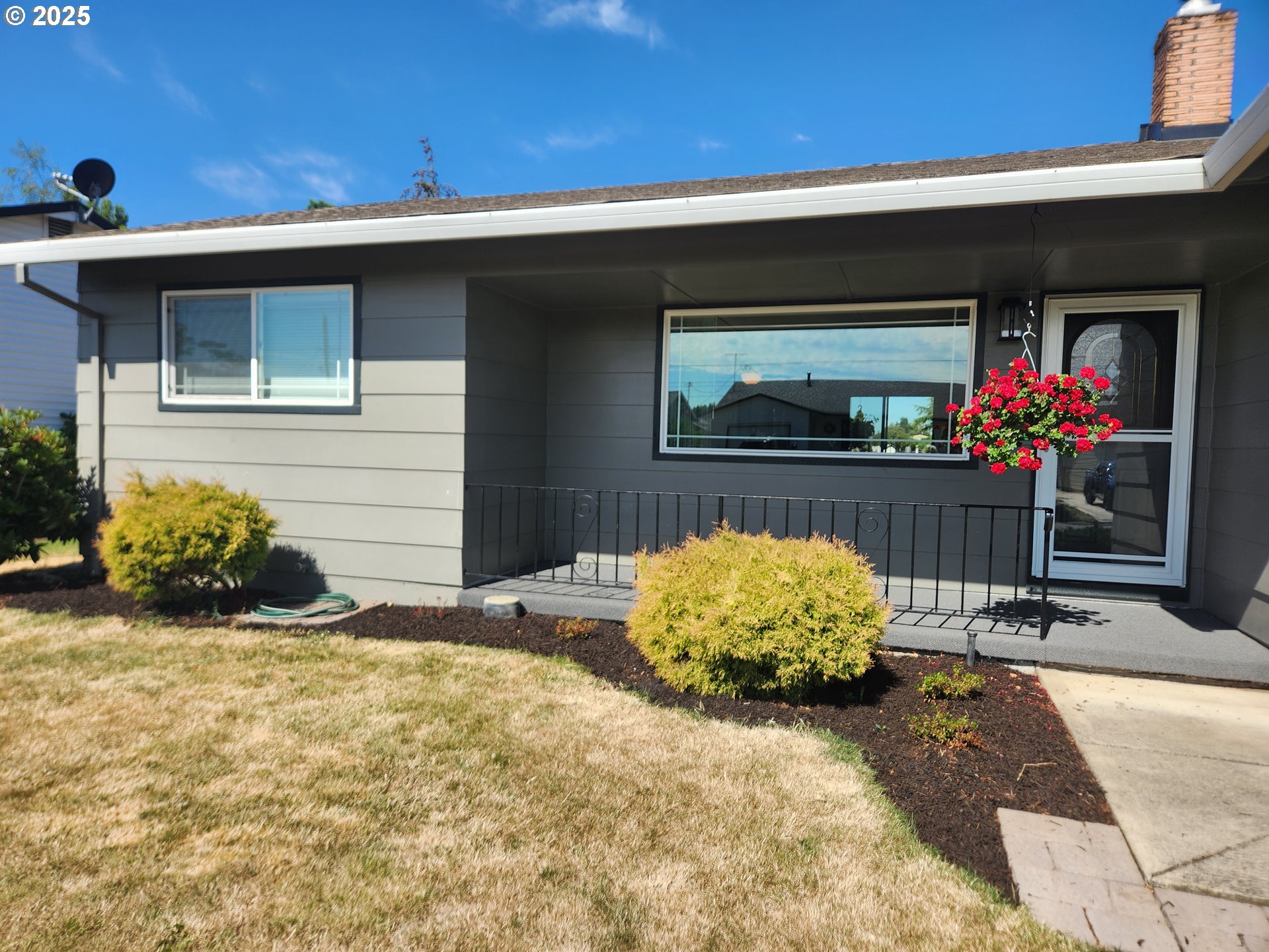 1255 Princeton Road Woodburn, OR 97071 - Photo 2 of 33 Porch