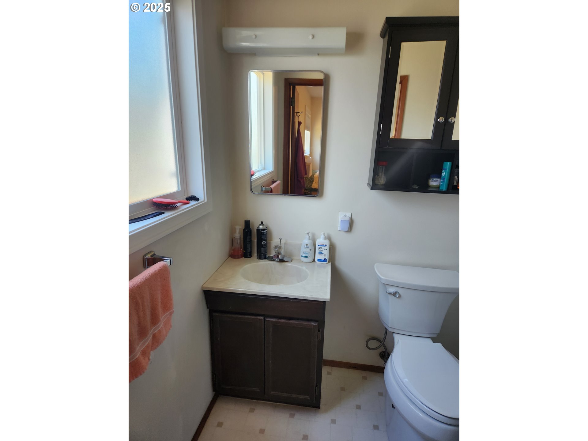 1255 Princeton Road Woodburn, OR 97071 - Photo 21 of 33 Bathroom, Attached