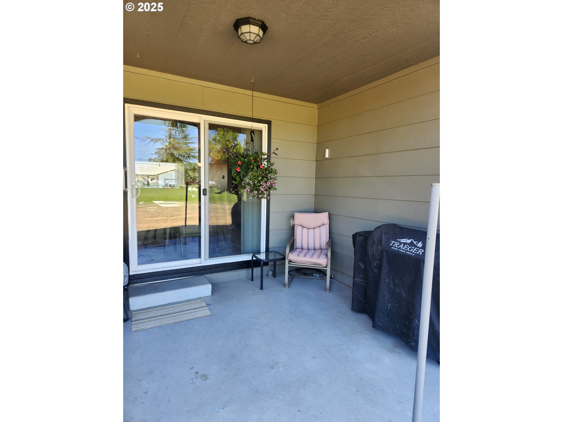 1255 Princeton Road Woodburn, OR 97071 - Photo 8 of 33 Covered Patio