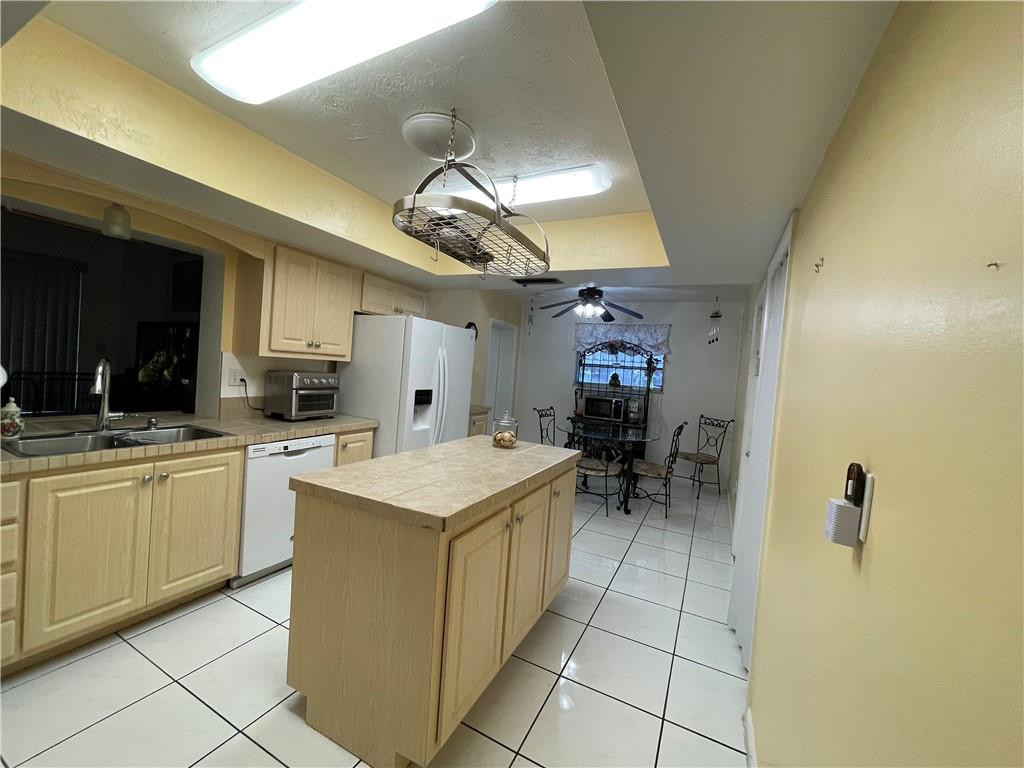 9200 Southwest 55th Street Cooper City, FL 33328 - Photo 11 of 23 Kitchen
